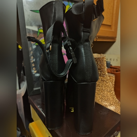 Ladies boots - Picture 5 of 7